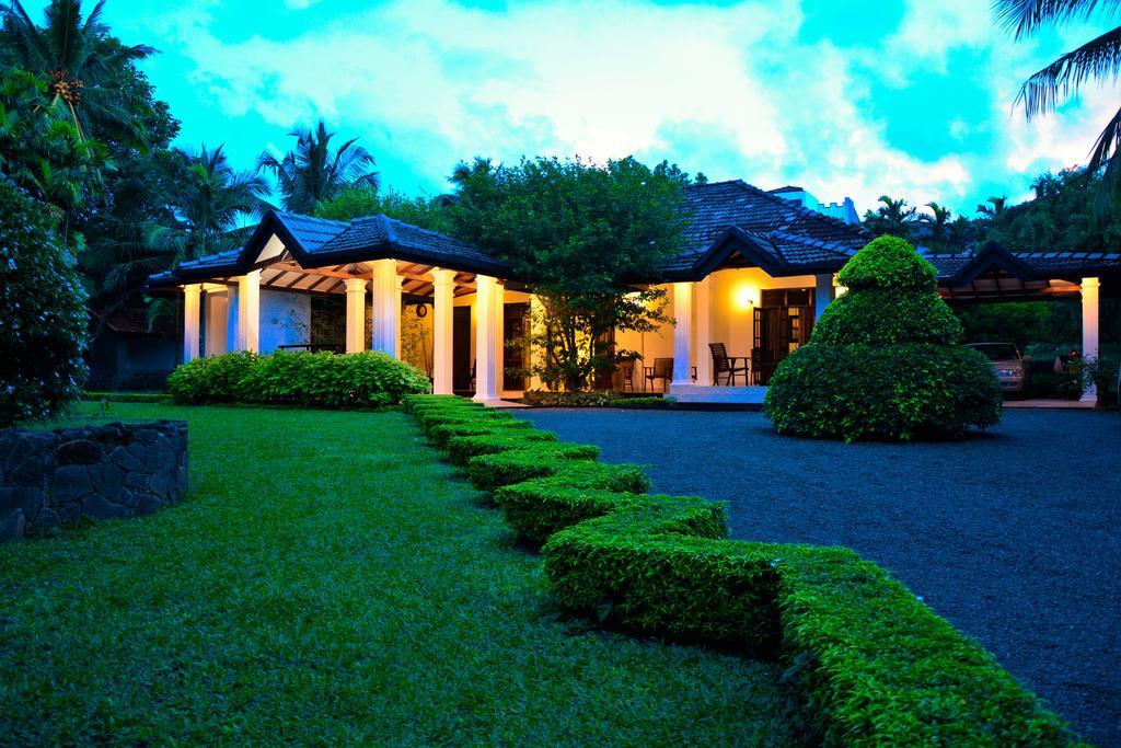 Camellia Dwelling Bed & Breakfast Hikkaduwa Exterior photo